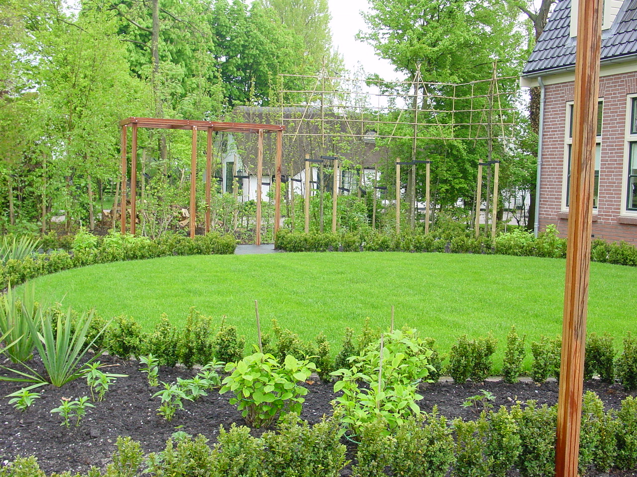 Landschappelijk tuinontwerp met beplanting